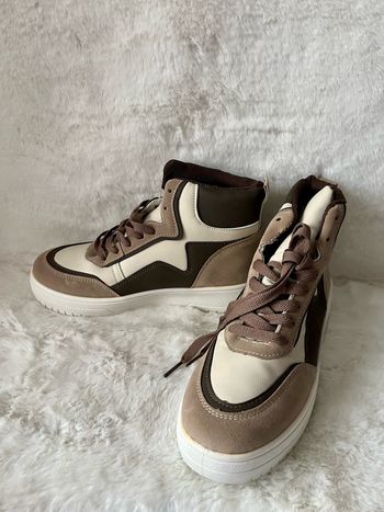 Baskets montantes beiges et marrons pointure 36 matière simili cuir et effet daim