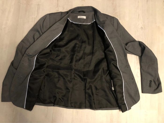 AN92: Tailleur veste/jupe gris effet fines rayures T 46/48 porté 1 fois - photo numéro 15