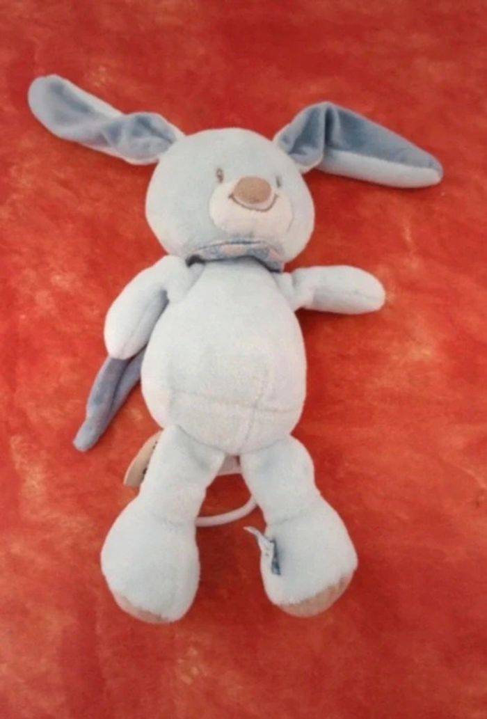 Peluche lapin bleu musical de Nattou