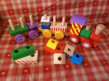 Petit train en bois avec emboîtement