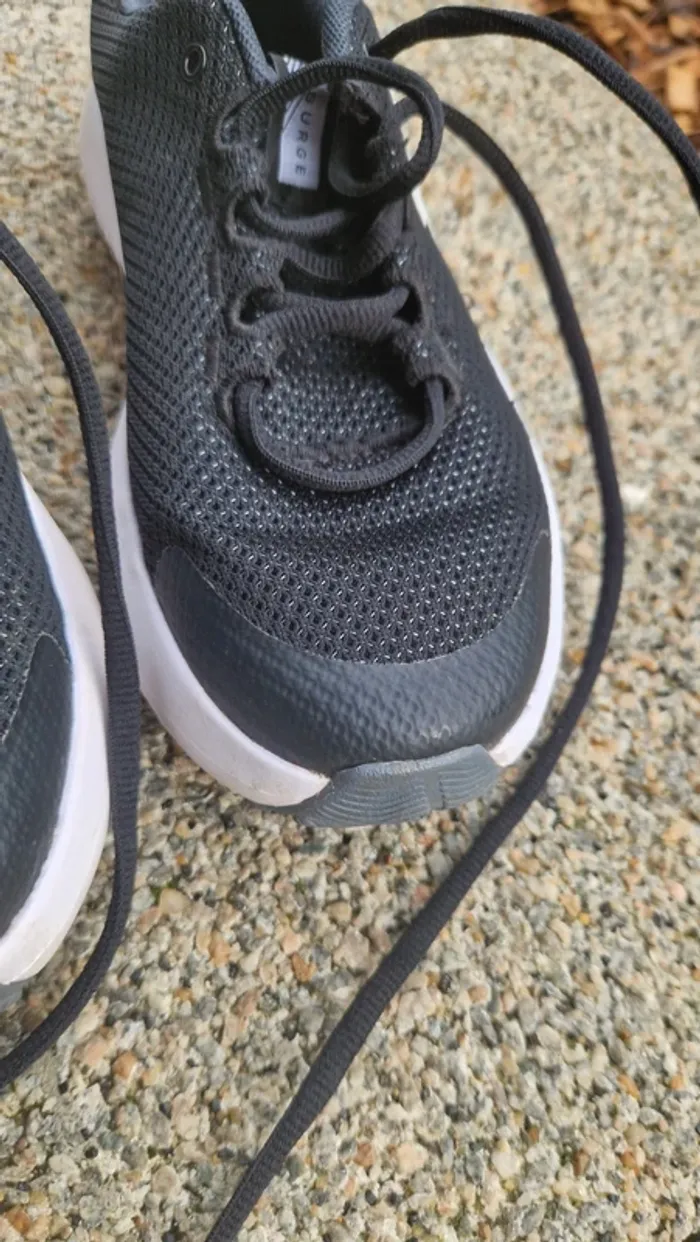 Baskets under armour taille 36.5 tres bon etat - photo numéro 4