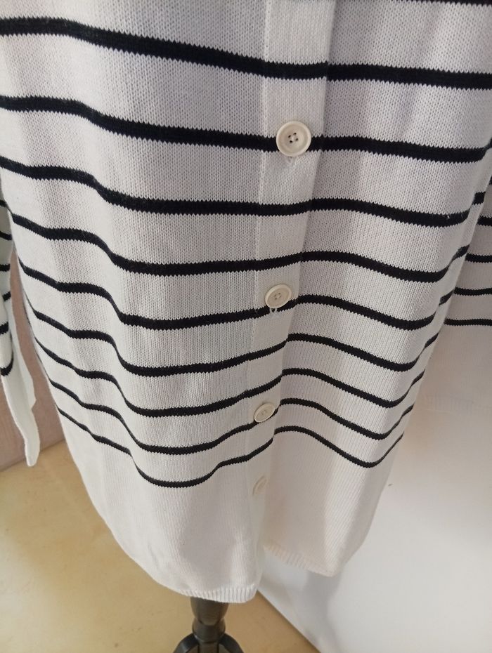 Jolie gilet indiqué M qui peut aller à un 50 59% coton et 41% rayon - photo numéro 2