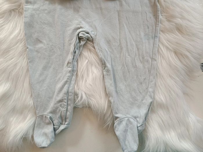 Pyjama fin bébé fille à donner - photo numéro 2