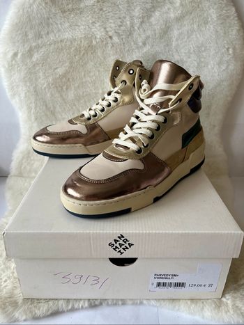 Baskets en cuir beiges et dorées San Marina pointure 37