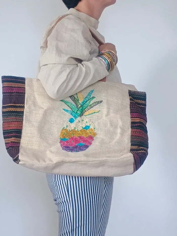 Sac cabas ethnique brodé ananas