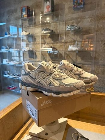 ASICS GEL-NYC Taille  42