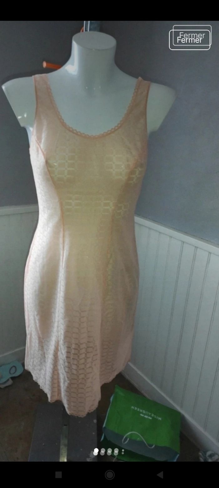 Très belle nuisette L1 - photo numéro 3