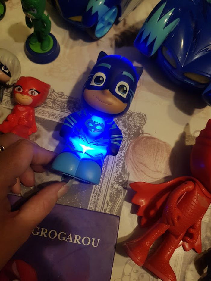 Lot véhicule PJ Masks Mission Pyjamasque Gekko mobile Yoyo voiture sonore + veilleuse + figurines - photo numéro 5