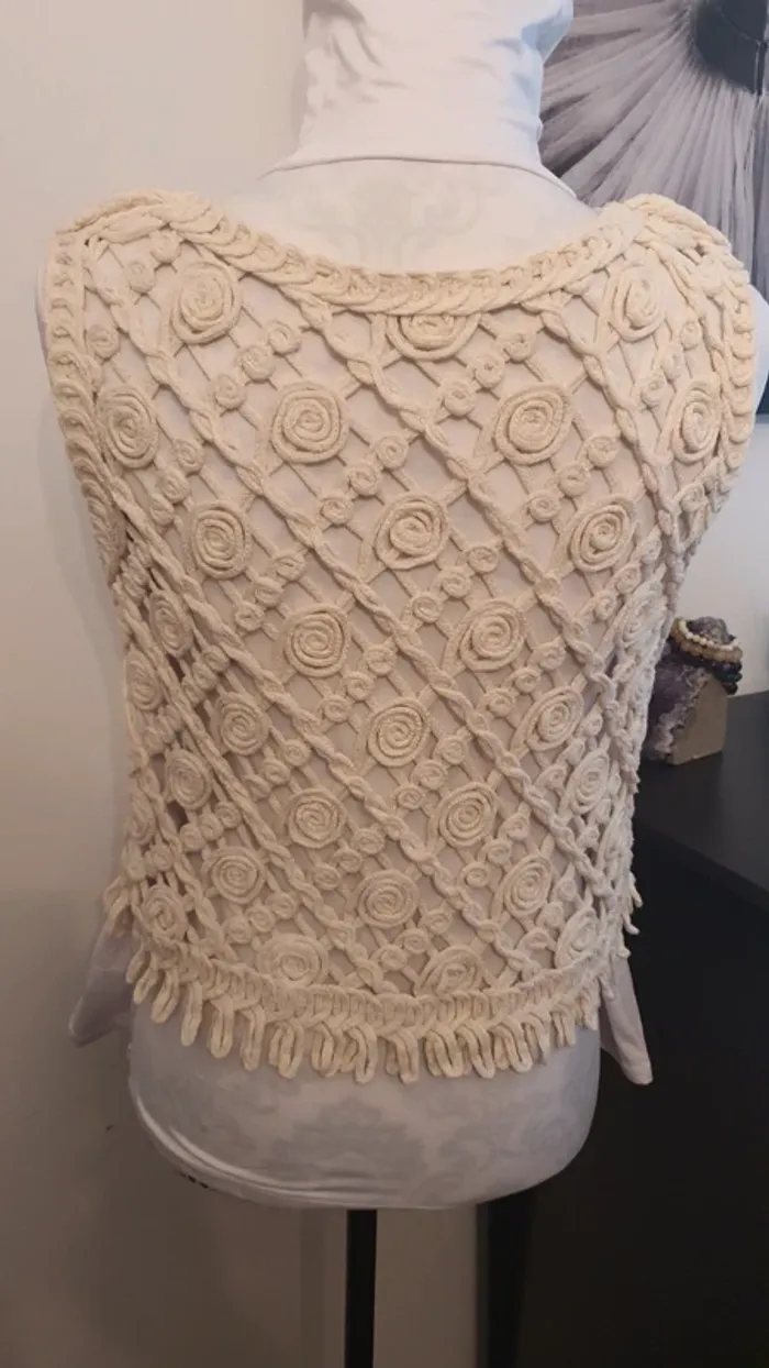 Petit pull sans manche macramé - photo numéro 3