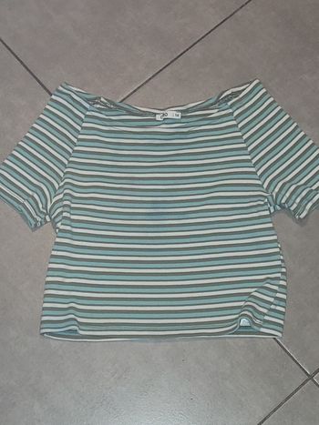 T-shirt à rayures bleues