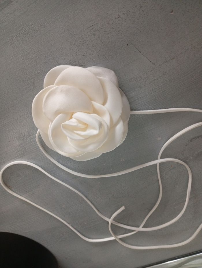 Fleur en tissu satiné, multi usages - photo numéro 2
