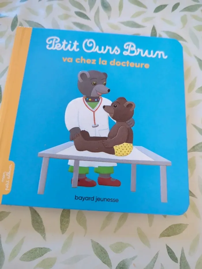 Livre petit ours brun