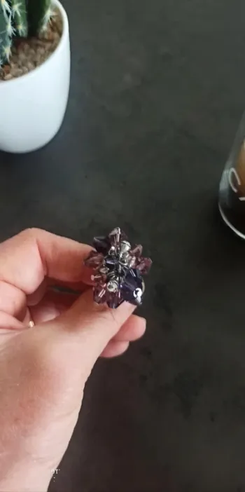 Bague fantaisie argentée et violette