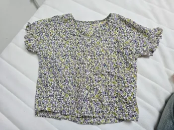Blouse de la marque kiabi en taille 6 ans neuve ( lavé mais non porté ) bouton sur le devant