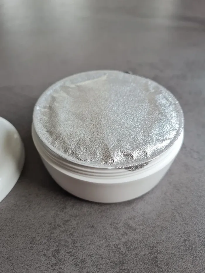 Crème de soin hydratante visage et corps - photo numéro 3