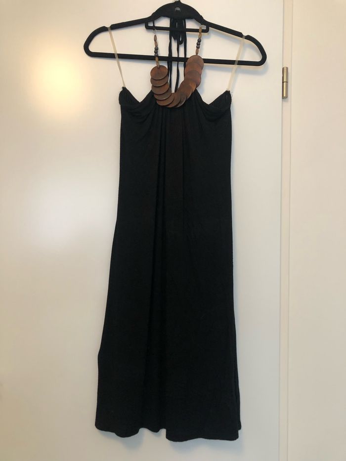 Robe noire dos nu - photo numéro 2