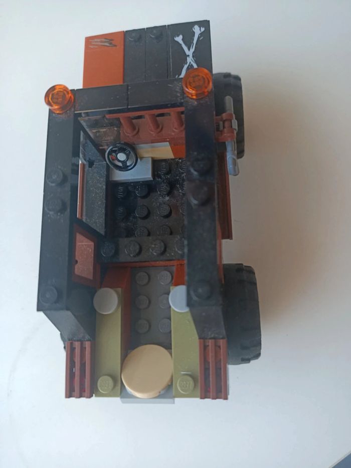 Véhicule Lego issu du set Lego Marvel 76050 l'attaque toxique de crossbones - photo numéro 3