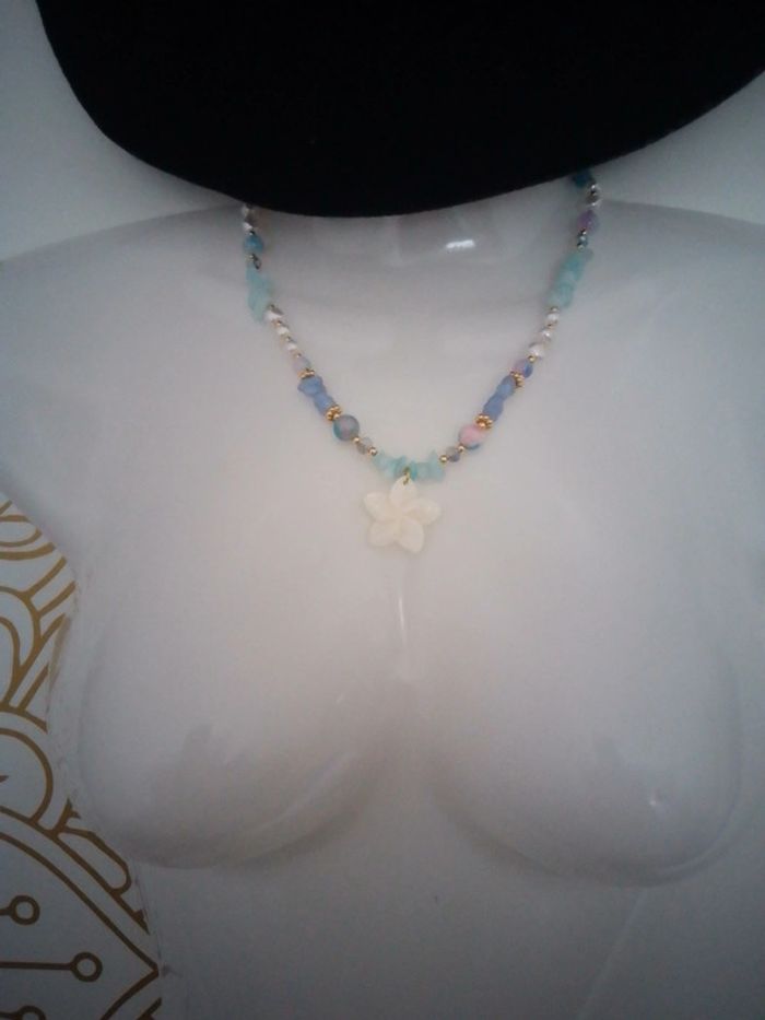 Collier bohème pierres et fleur de nacre blanche - photo numéro 3