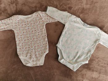 Lot 2 bodies garçon 6 mois