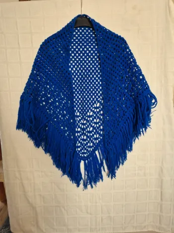 châle ou poncho ou cape en laine