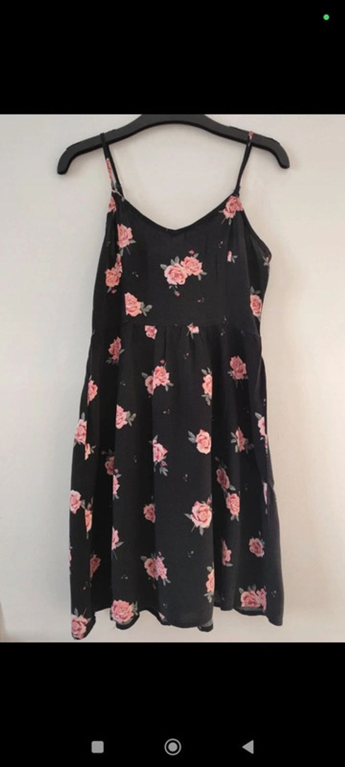 Robe noire à fleurs à fines bretelles taille 34 H&M