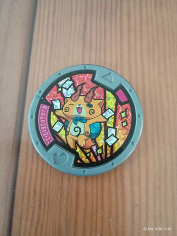 Médaillon Yo-Kai gris "Komajiro"
