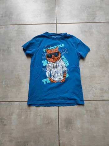 T-shirt garçon taille 12 ans.