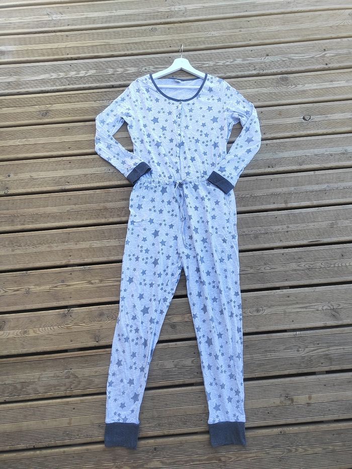 Combinaison Pyjama Femme gris à étoiles  – Taille 42/44 – Très bon état - photo numéro 2