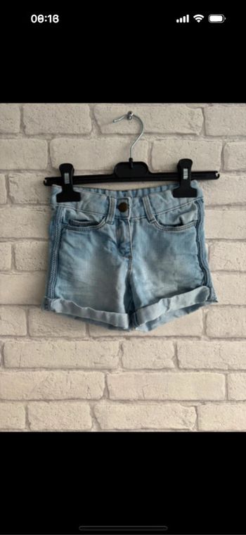 Short tape à l œil taille 4 ans