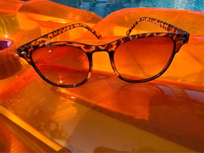 Paire de lunettes de soleil léopard - photo numéro 3