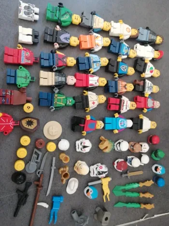 lot figurines et accessoires lego