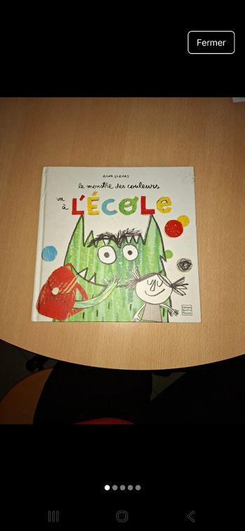 Le monstre des couleurs va à l'école