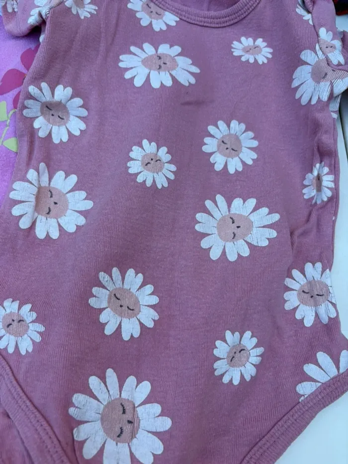Lot de 3 bodys fleurs 24 mois - photo numéro 2