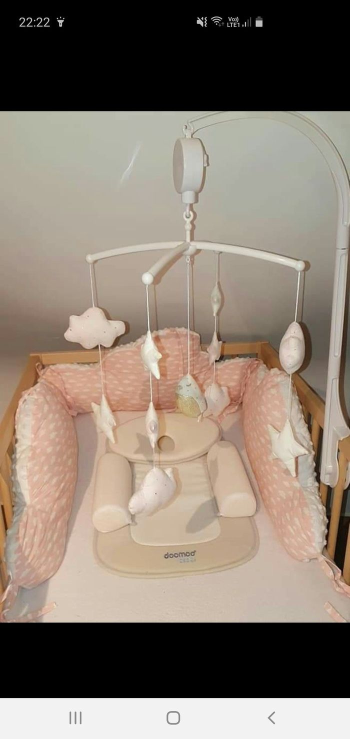 Lit, tour de lit, matelas, mobile. - photo numéro 2