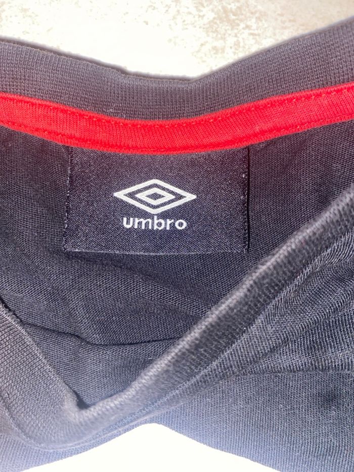 T-shirt umbro pour enfants en taille 6 ans - photo numéro 2