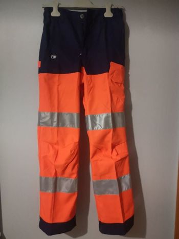 Pantalon de travail. Molinel. Taille 40. Neuf sans étiquette.