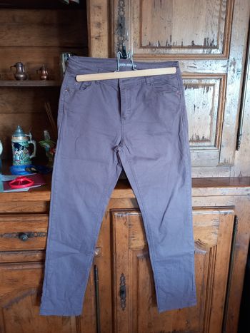 Jeans longueur 101 cm.