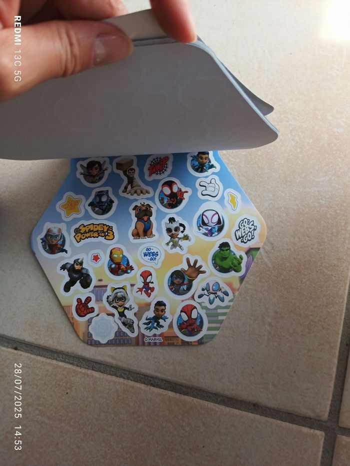 Bulles et stickers Spidey - photo numéro 6