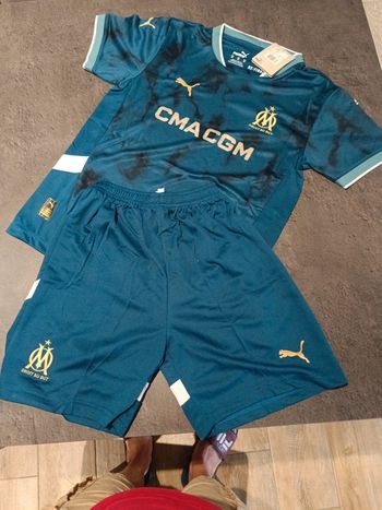 Tenue foot olympique de Marseille bleu. T.28