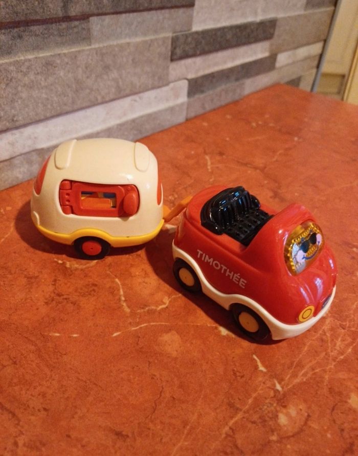 Timothee tut tut super cabriolet et sa remorque