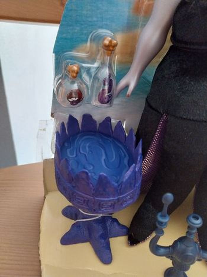 Poupée Ursula et accessoires sorcière et potions Coffret Disney La Petite Sirène - photo numéro 2