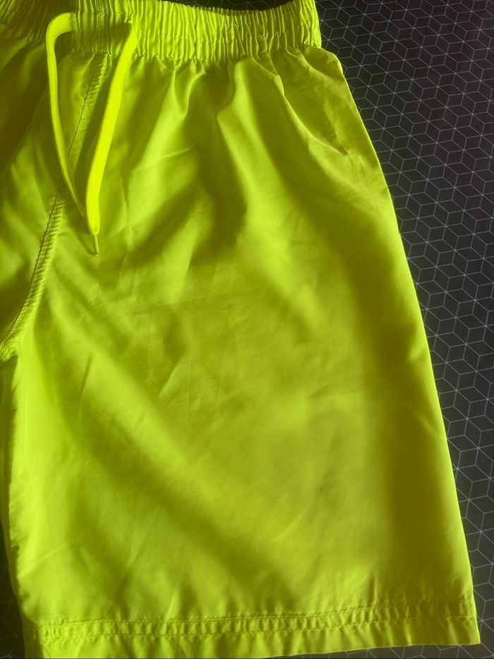 Short garçon jaune 14 ans - photo numéro 3