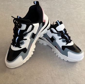Sneakers Chunky Noir, Blanc , rose et Gris – Style Urbain Moderne
