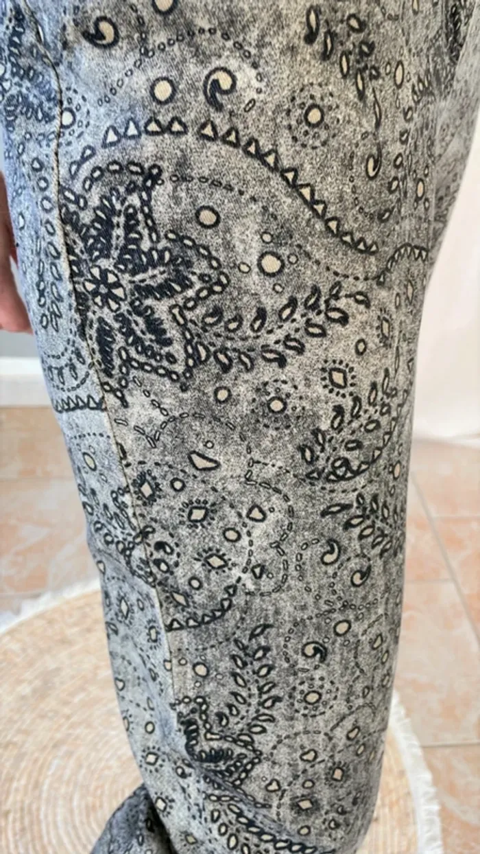 Pantalon imprimé motifs sur fond gris-vet Taille 40 Atelier GS - photo numéro 2