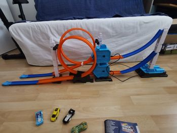 Looping hot wheels avec 4 voitures