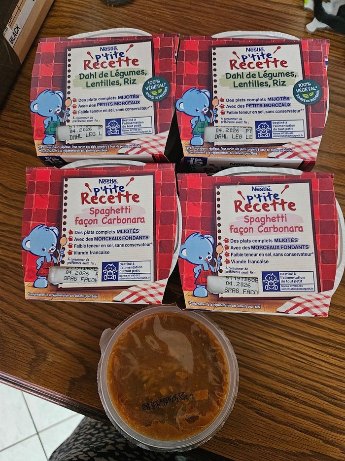 Lot 9 petits pots Nestlé neuf