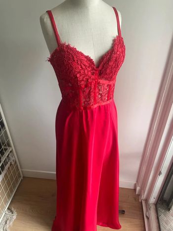 Robe rouge satin & dentelle sur mesure