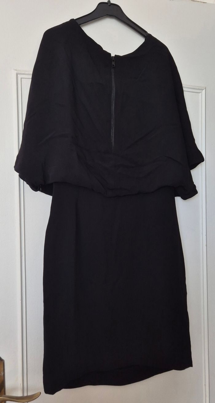 Robe Sandro taille 36 S noir, haut drapé manche chauve souris - photo numéro 7