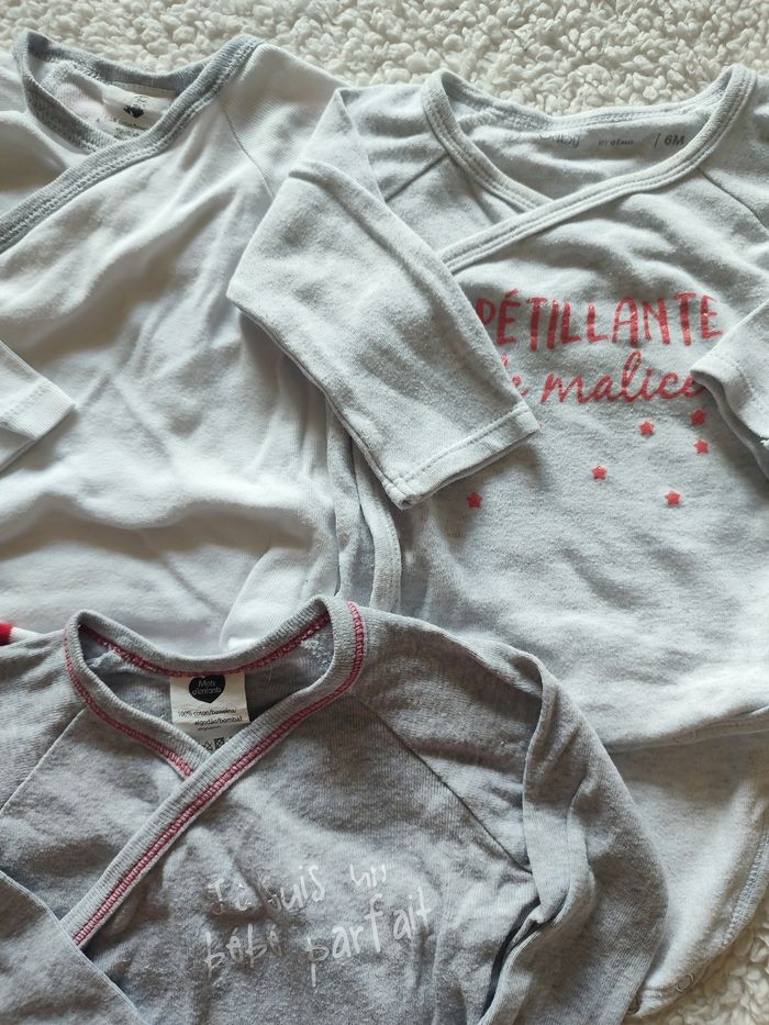 lot bodies 6mois - photo numéro 3