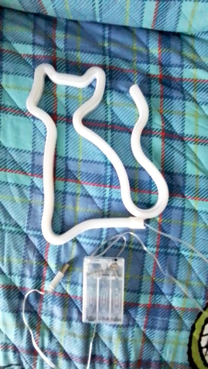 Lampe néon rose forme de chat - photo numéro 6